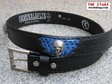 Schwarzer G�rtel mit blauer Python Applikation und Totenkopf Metallverzierungen